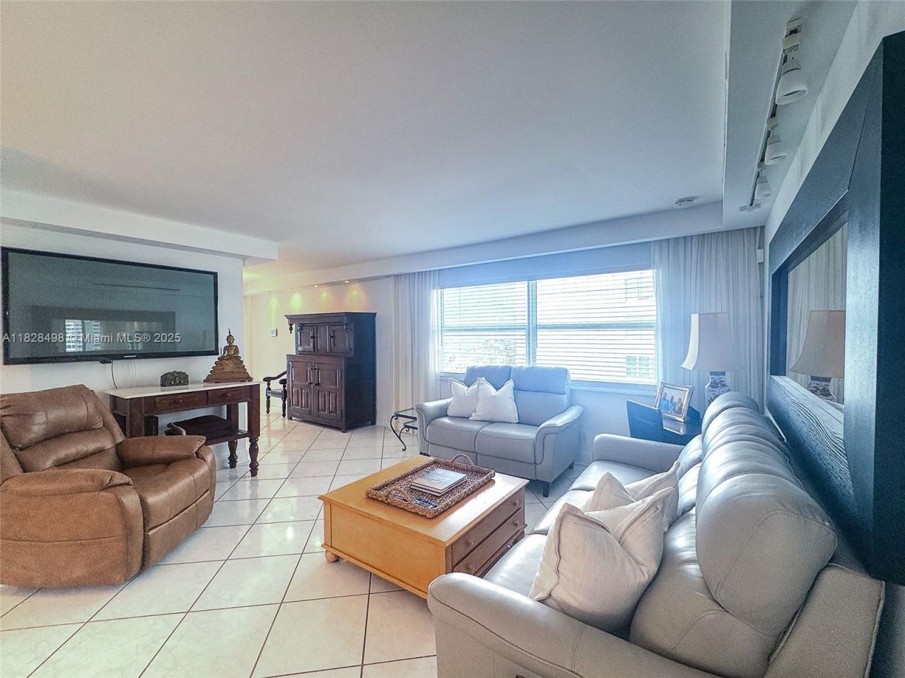 121 Golden Isles Dr, Unit 1107, Hallandale Beach, FL 33009 Photo