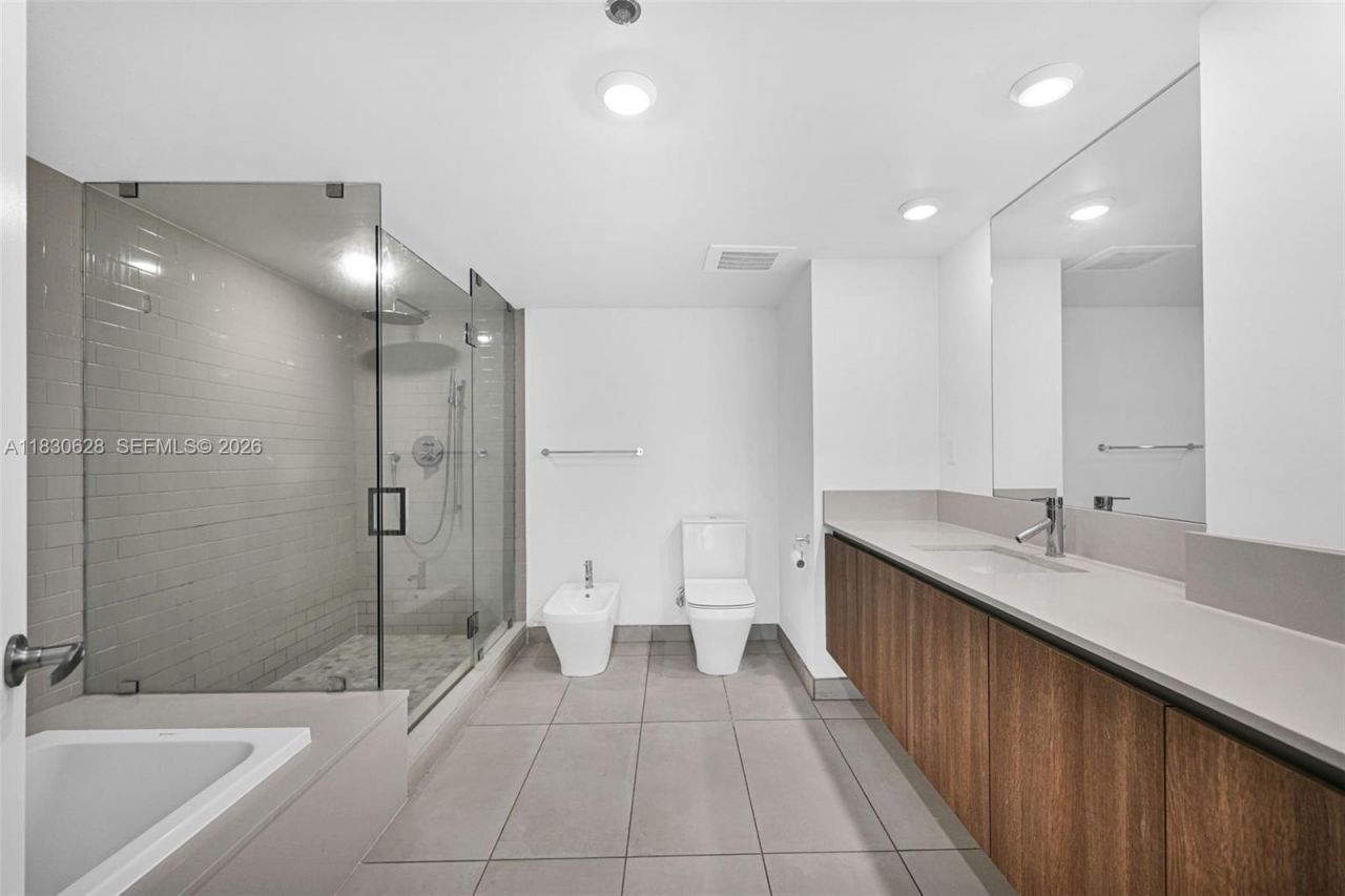 1025 92nd St, Unit 602, Bay Harbor Islands, FL 33154 Photo