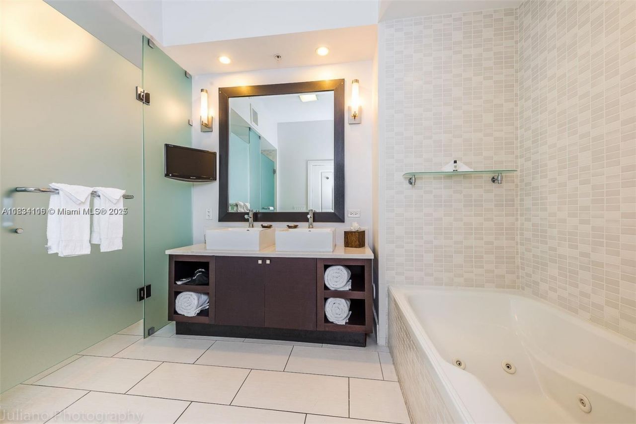 5300 NW 87th Ave, Unit 1201, Doral, FL 33178 Photo