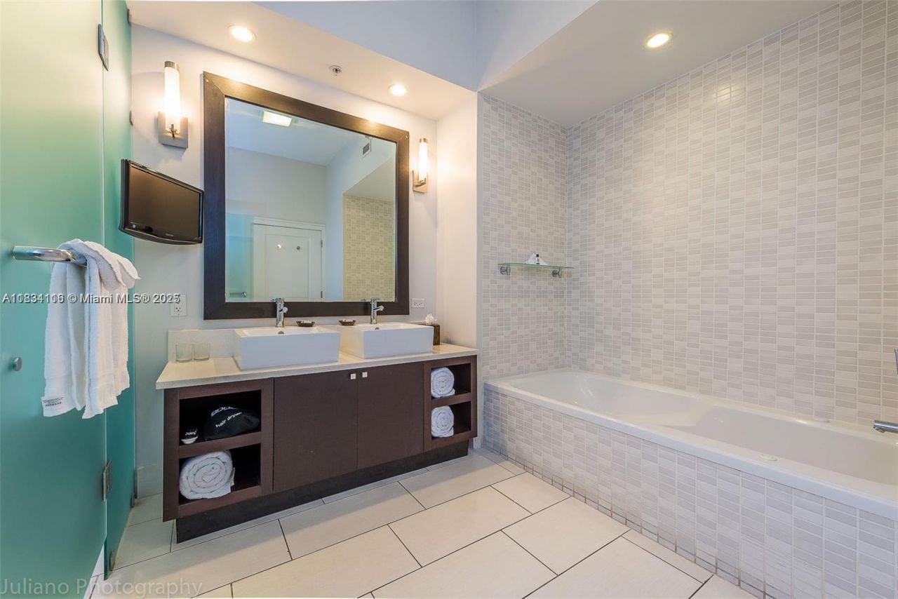 5300 NW 87th Ave, Unit 1201, Doral, FL 33178 Photo