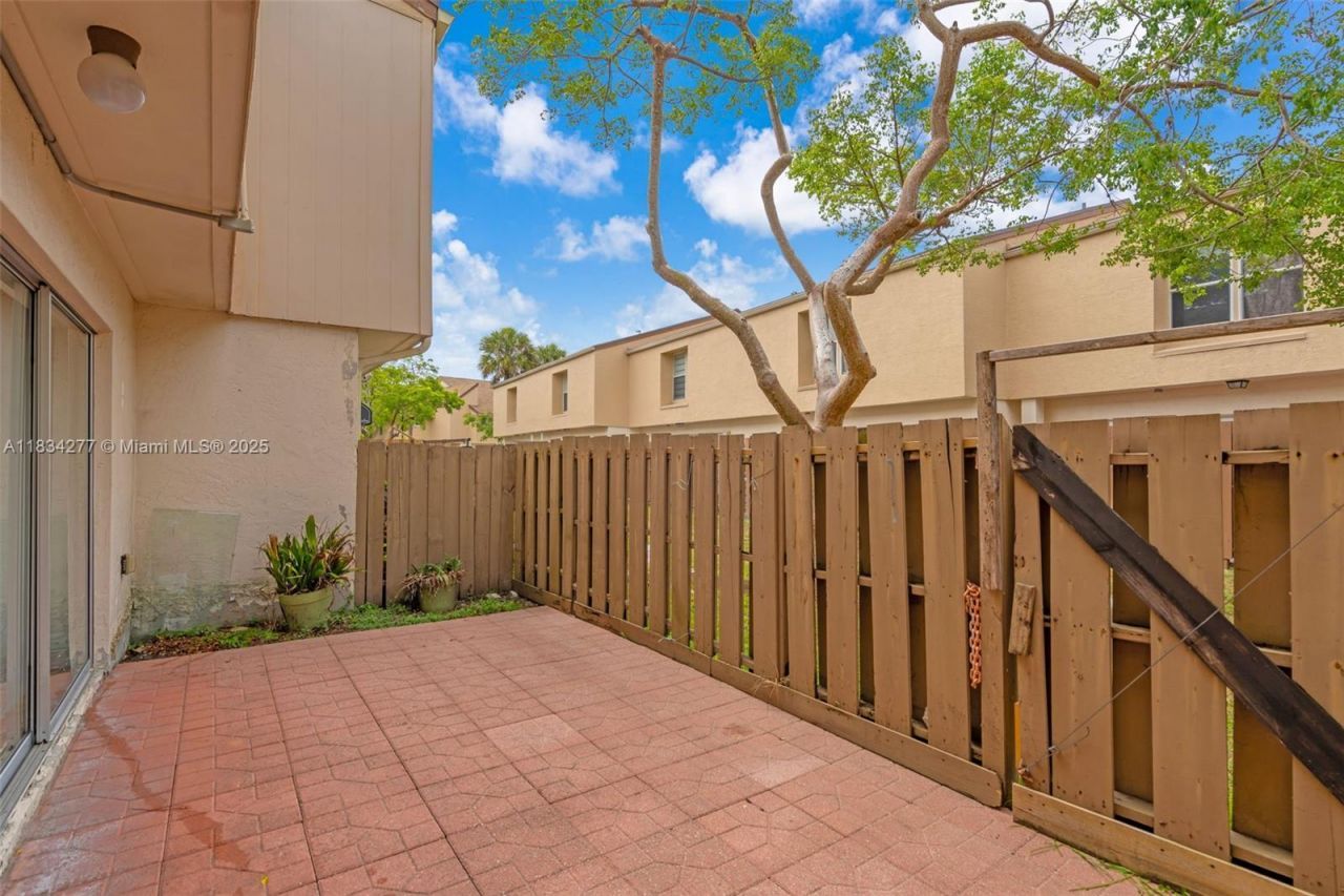 8256 NW 9th Ct, Unit 2, Plantation, FL 33324 Photo