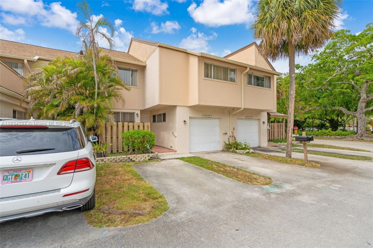 8256 NW 9th Ct, Unit 2, Plantation, FL 33324 Photo