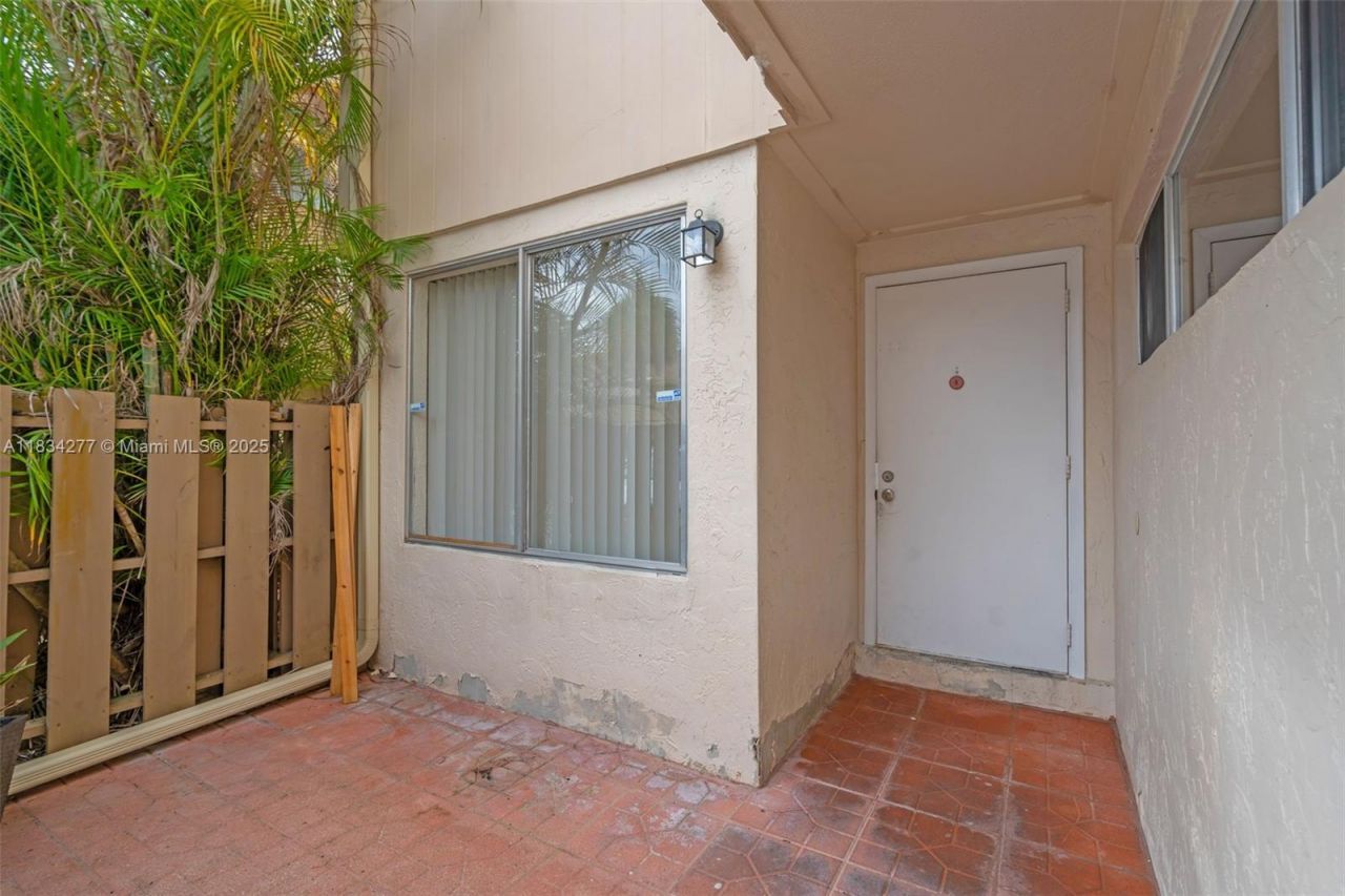 8256 NW 9th Ct, Unit 2, Plantation, FL 33324 Photo