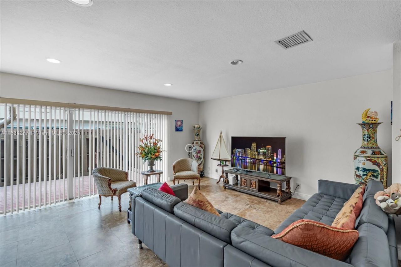 8256 NW 9th Ct, Unit 2, Plantation, FL 33324 Photo