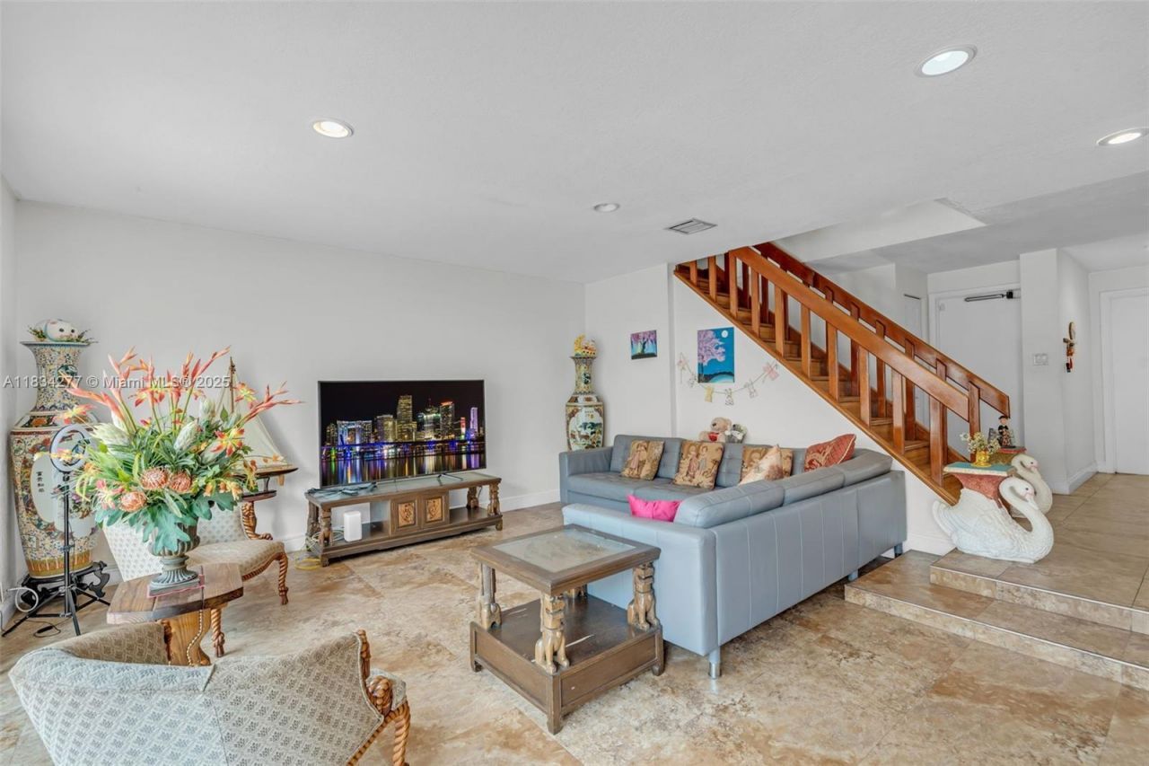 8256 NW 9th Ct, Unit 2, Plantation, FL 33324 Photo