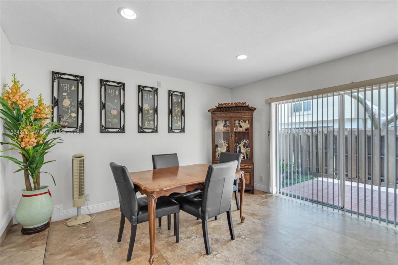 8256 NW 9th Ct, Unit 2, Plantation, FL 33324 Photo