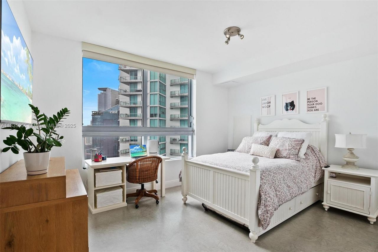 90 SW 3rd St, Unit 3810, Miami, FL 33130 Photo