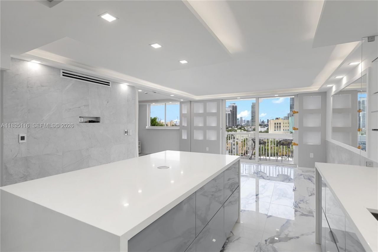 401 Ocean Dr, Unit 1004, Miami Beach, FL 33139 Photo