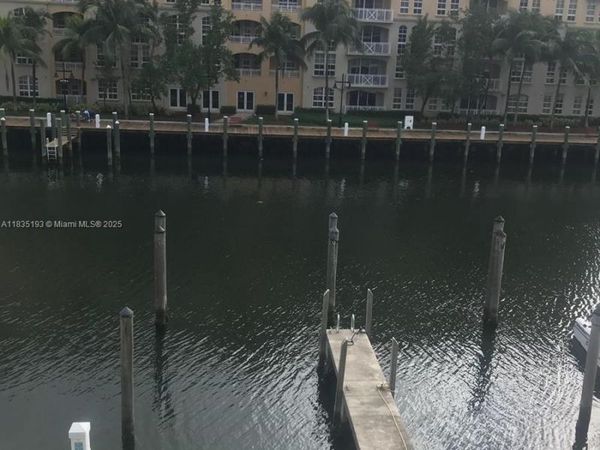 2950 NE 188th St, Unit 222, Aventura, FL 33180