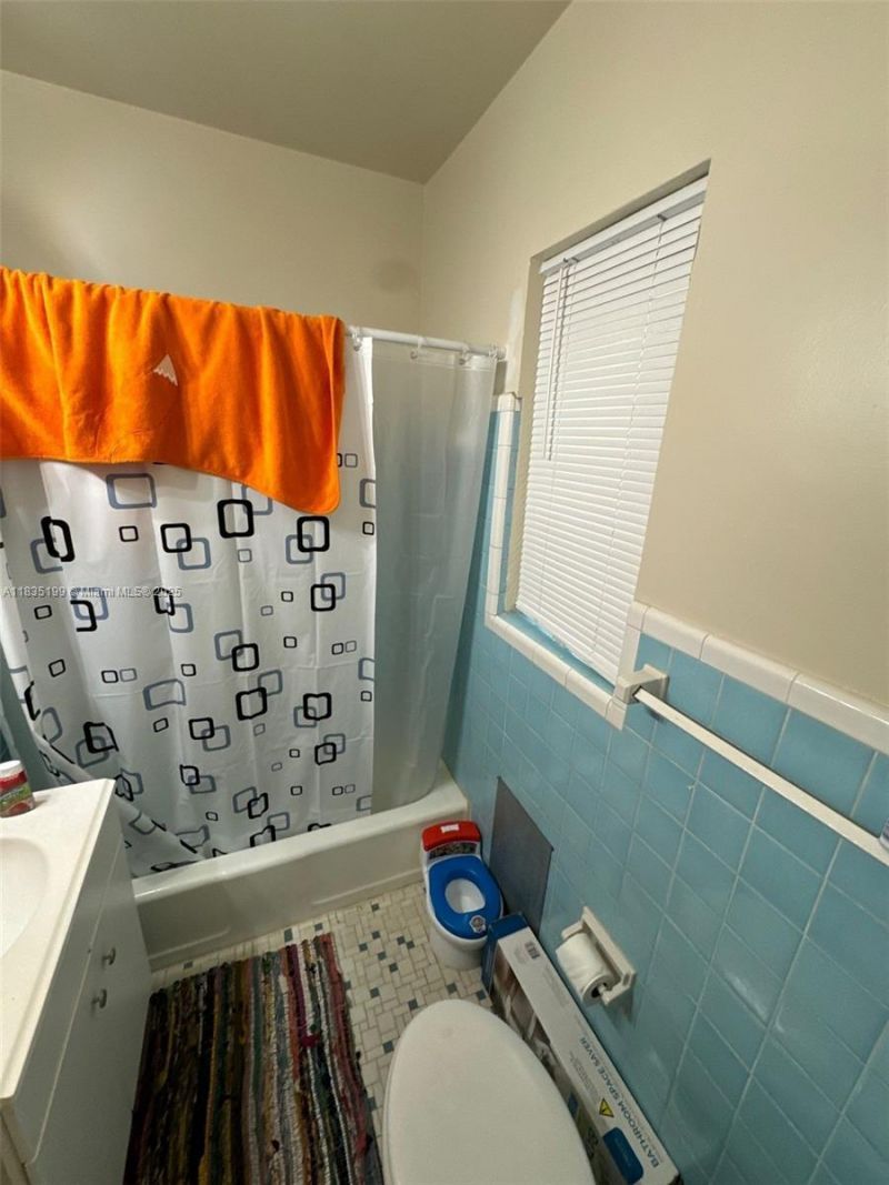 7885 Crespi Blvd, Miami Beach, FL 33141 Photo