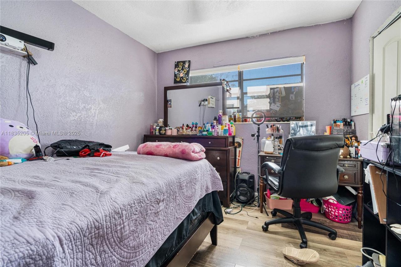 1300 NE 203rd St, Miami, FL 33179 Photo