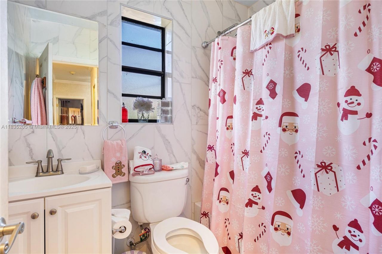 1300 NE 203rd St, Miami, FL 33179 Photo