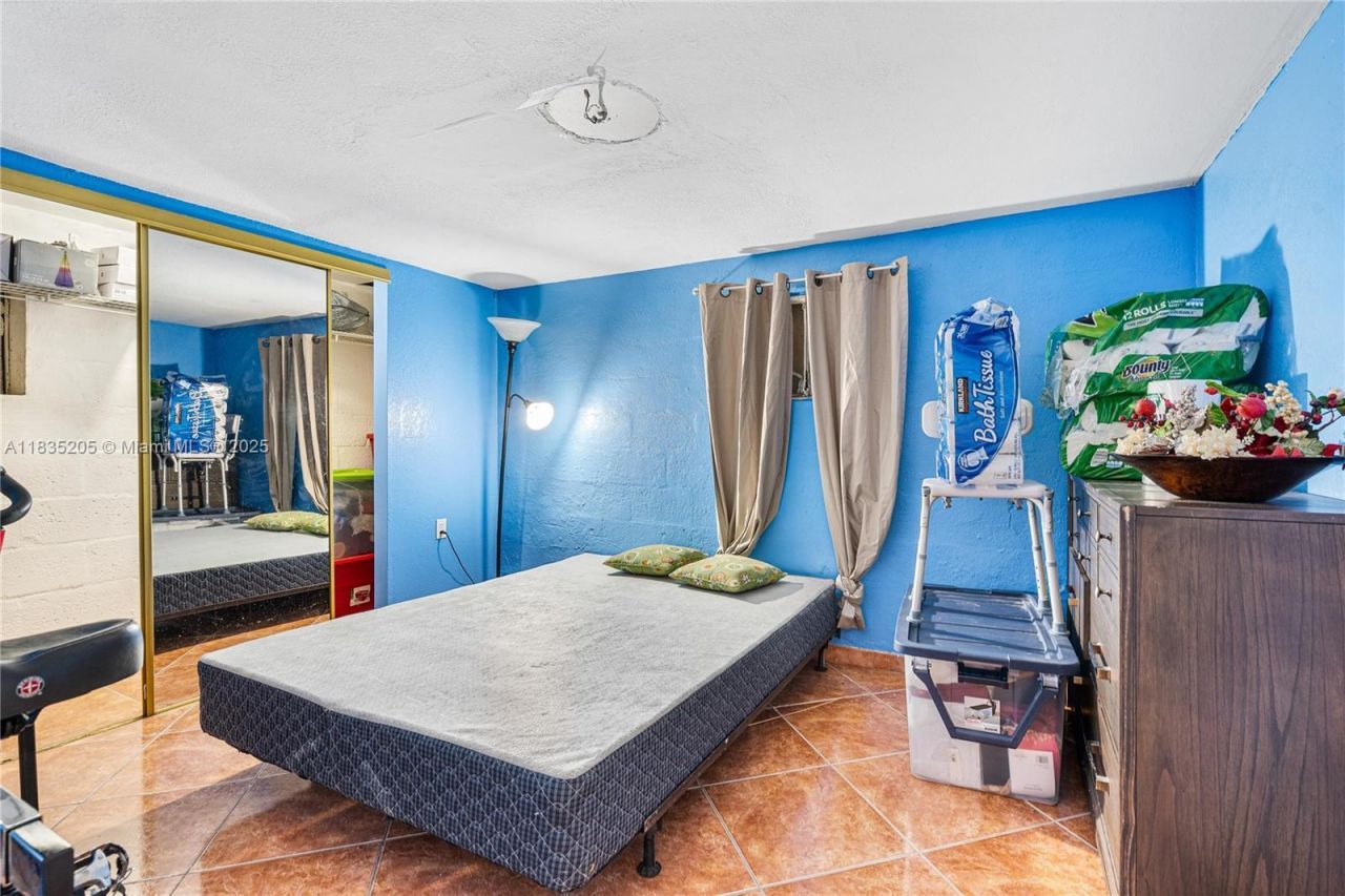 1300 NE 203rd St, Miami, FL 33179 Photo