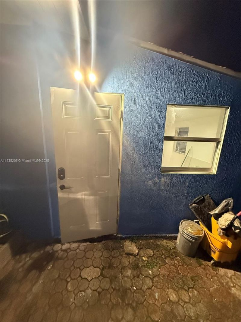 1300 NE 203rd St, Miami, FL 33179 Photo