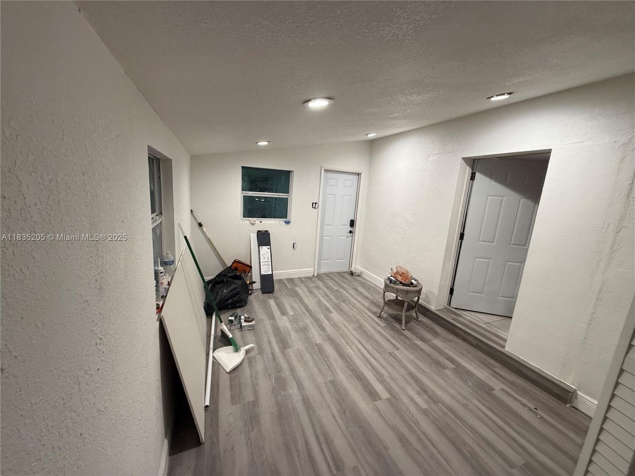 1300 NE 203rd St, Miami, FL 33179 Photo