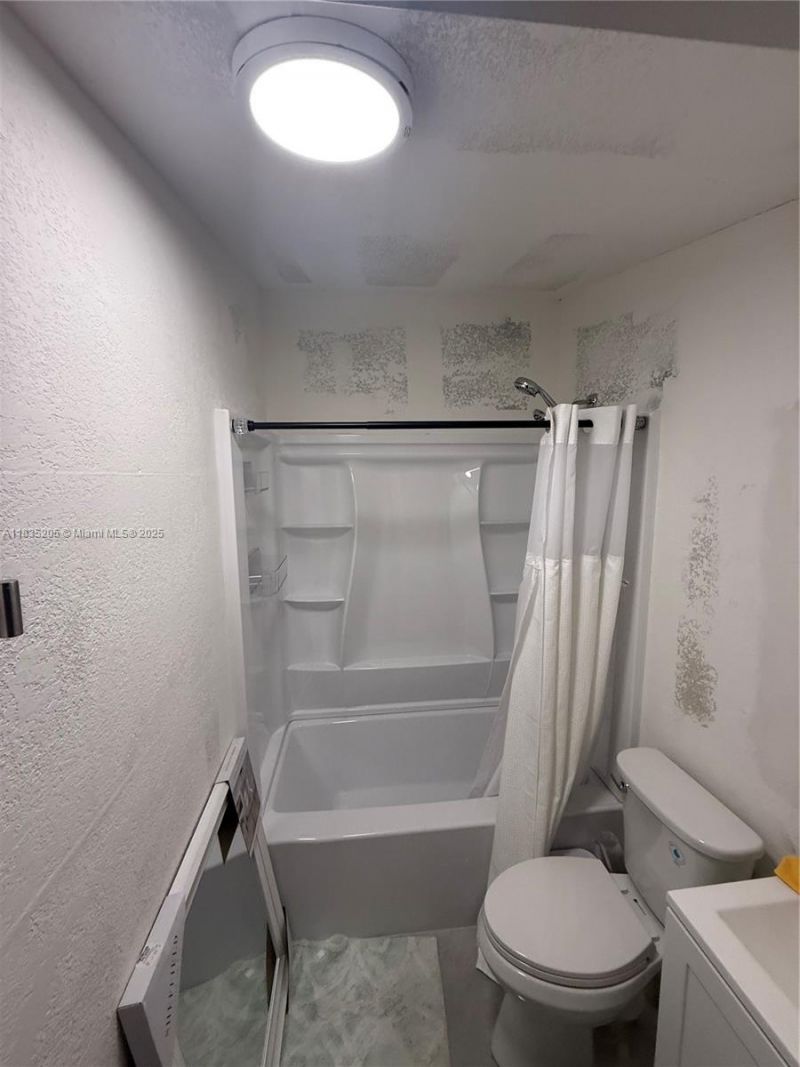 1300 NE 203rd St, Miami, FL 33179 Photo