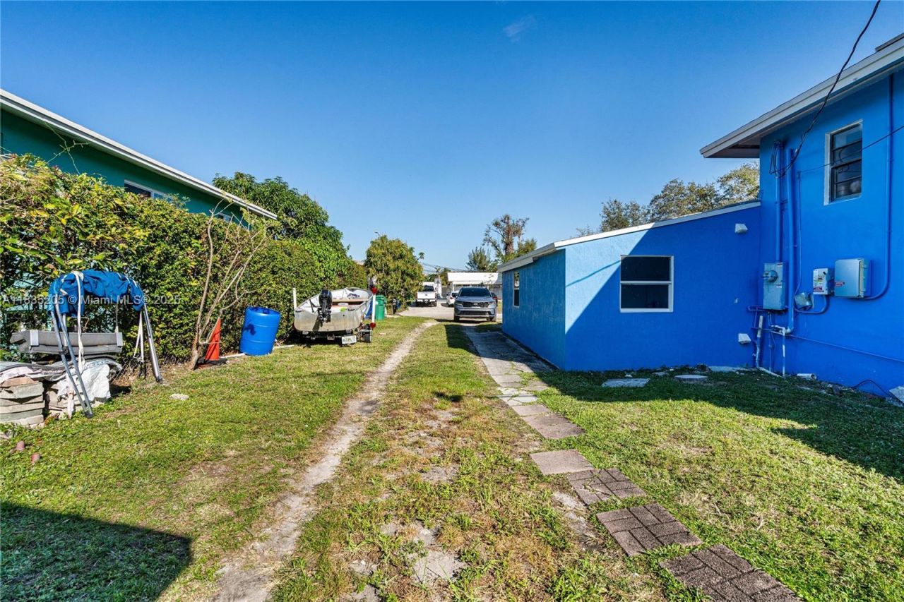 1300 NE 203rd St, Miami, FL 33179 Photo