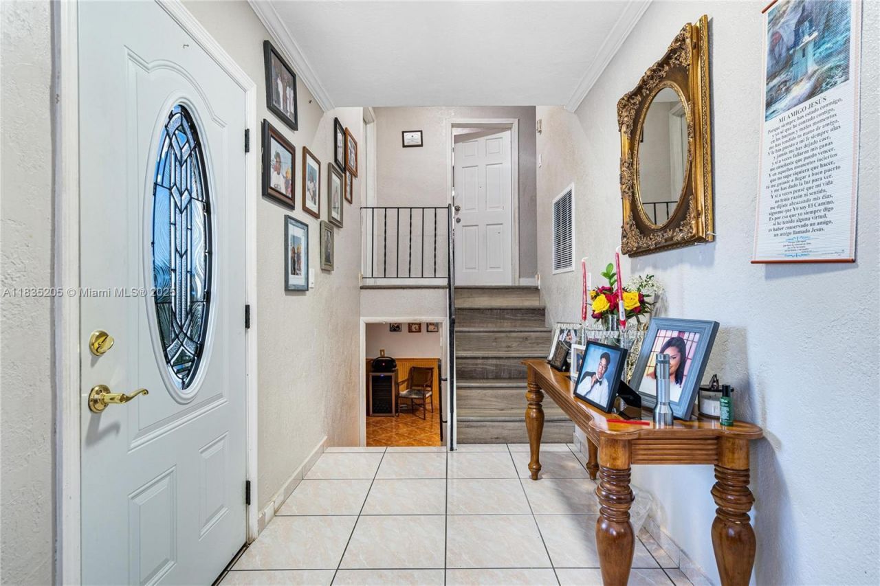 1300 NE 203rd St, Miami, FL 33179 Photo