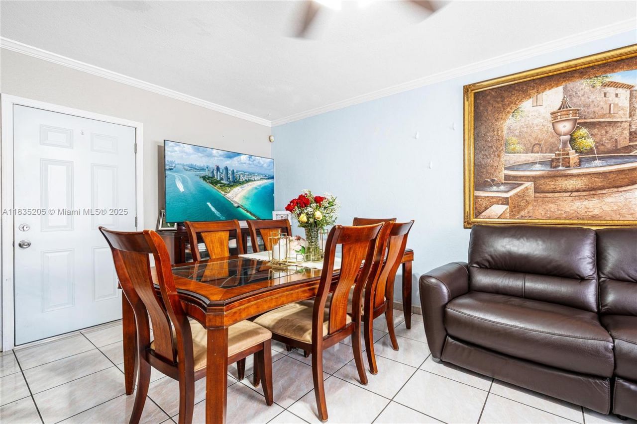 1300 NE 203rd St, Miami, FL 33179 Photo