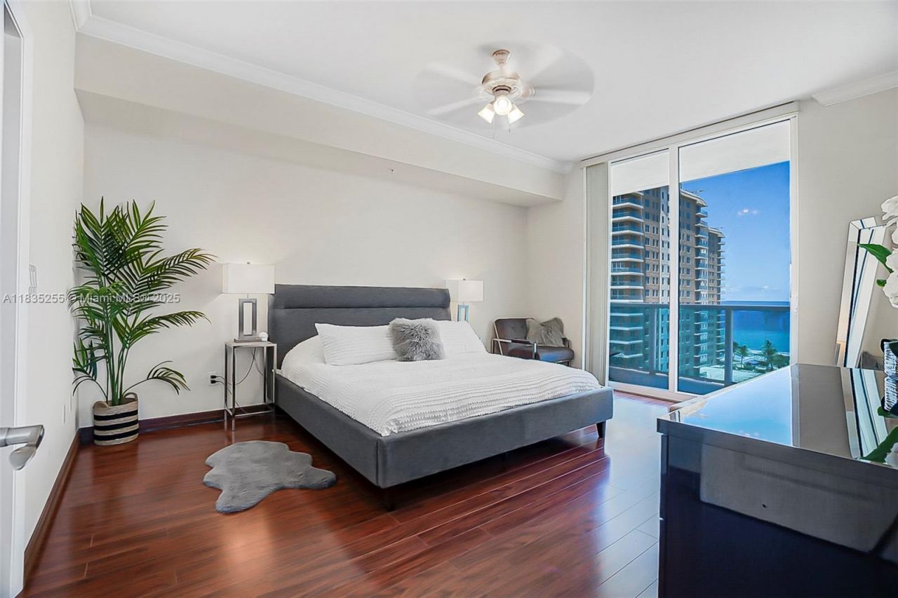 1945 S Ocean Dr, Unit 901, Hallandale Beach, FL 33009 Photo