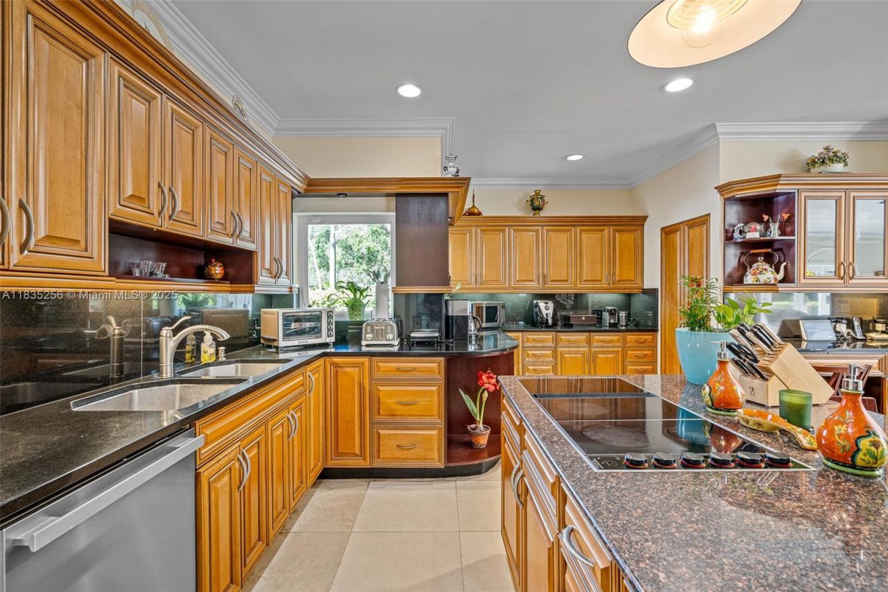 10735 SW 58th Ave, Pinecrest, FL 33156 Photo