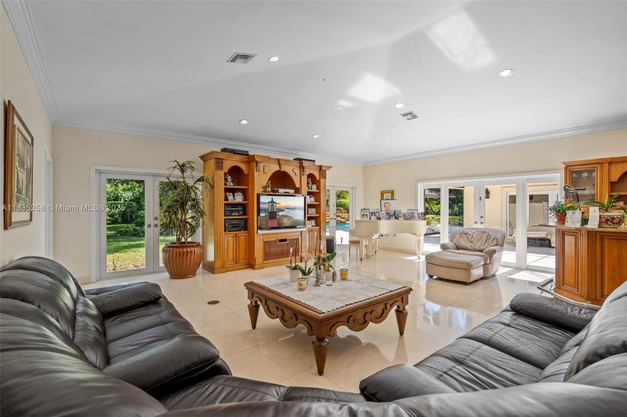 10735 SW 58th Ave, Pinecrest, FL 33156 Photo