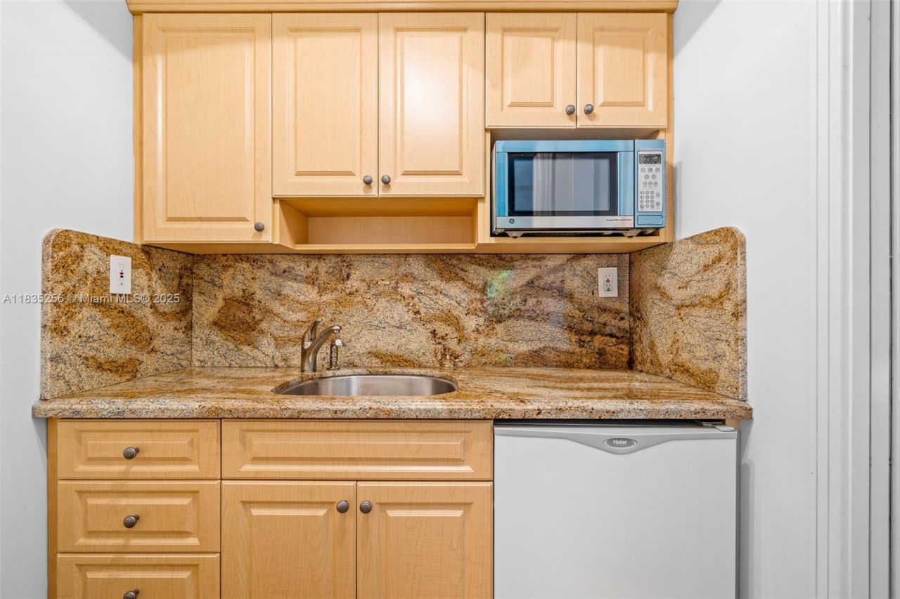 10735 SW 58th Ave, Pinecrest, FL 33156 Photo