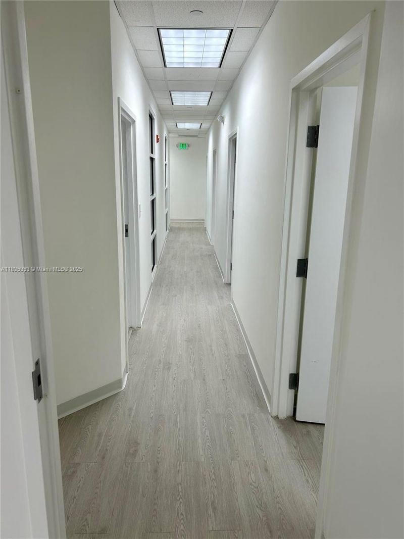 10305 NW 41st St, Unit 221, Doral, FL 33178 Photo