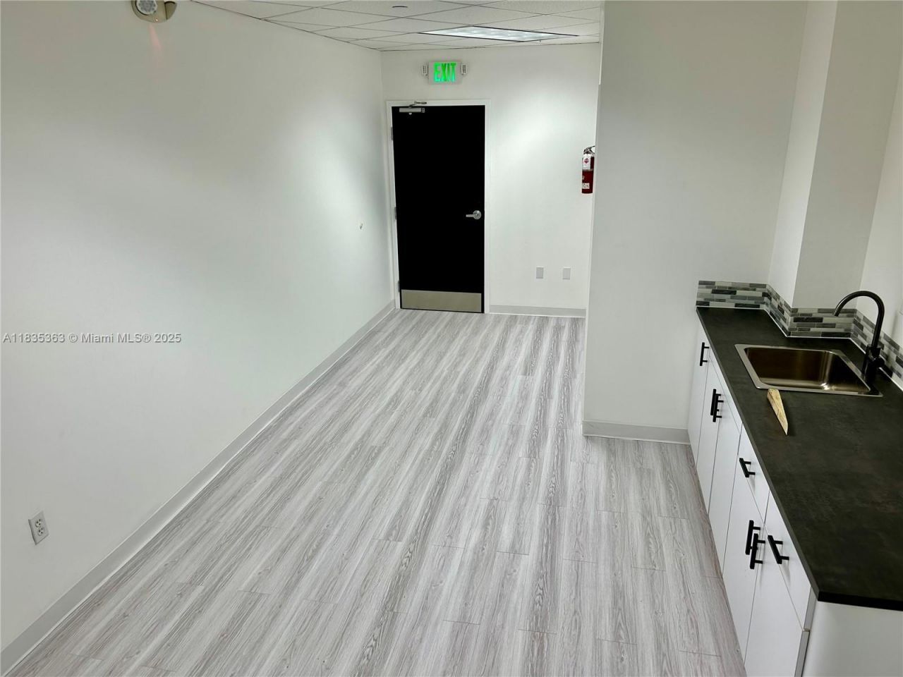 10305 NW 41st St, Unit 221, Doral, FL 33178 Photo