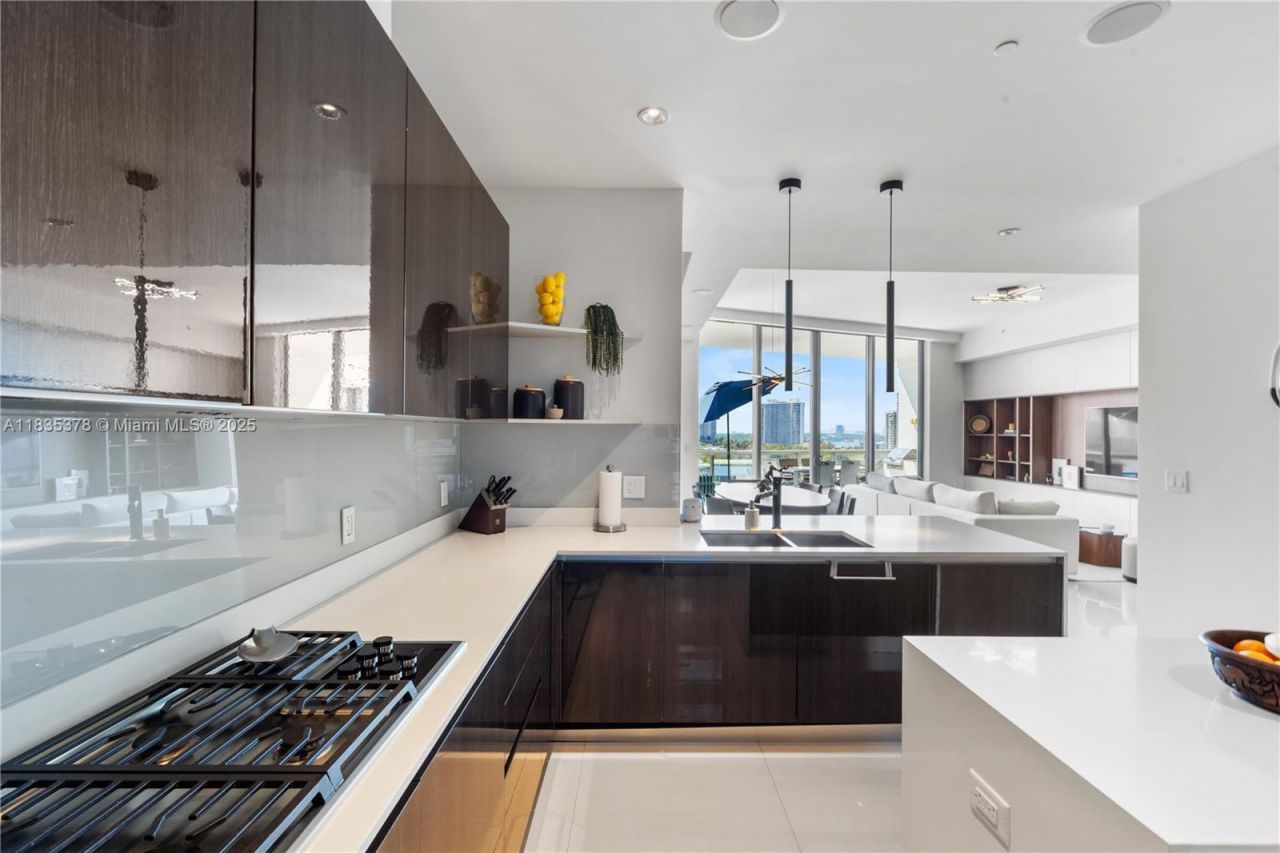 3250 NE 188th St, Unit LPH02, Aventura, FL 33180 Photo