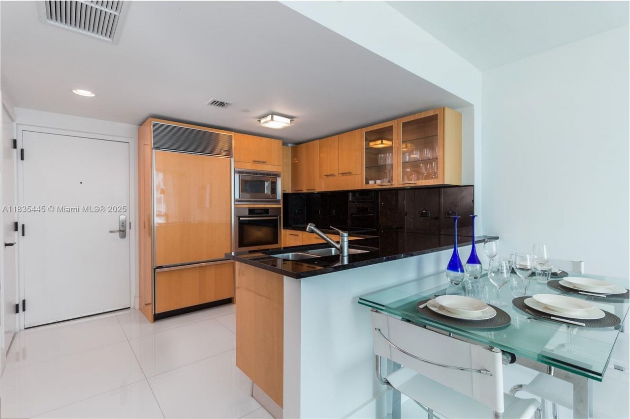 6801 Collins Ave, Unit 1415, Miami Beach, FL 33141 Photo