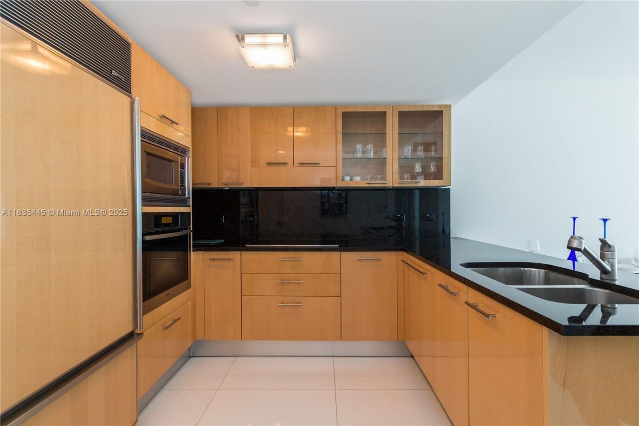 6801 Collins Ave, Unit 1415, Miami Beach, FL 33141 Photo