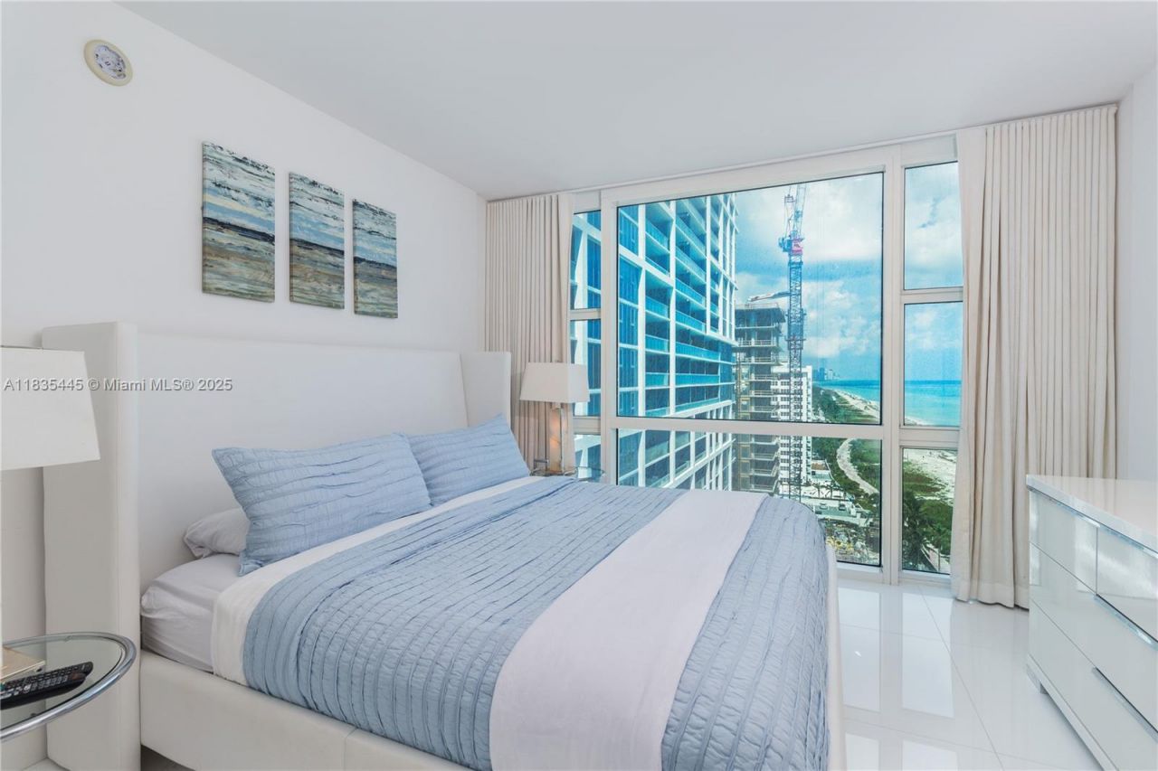 6801 Collins Ave, Unit 1415, Miami Beach, FL 33141 Photo