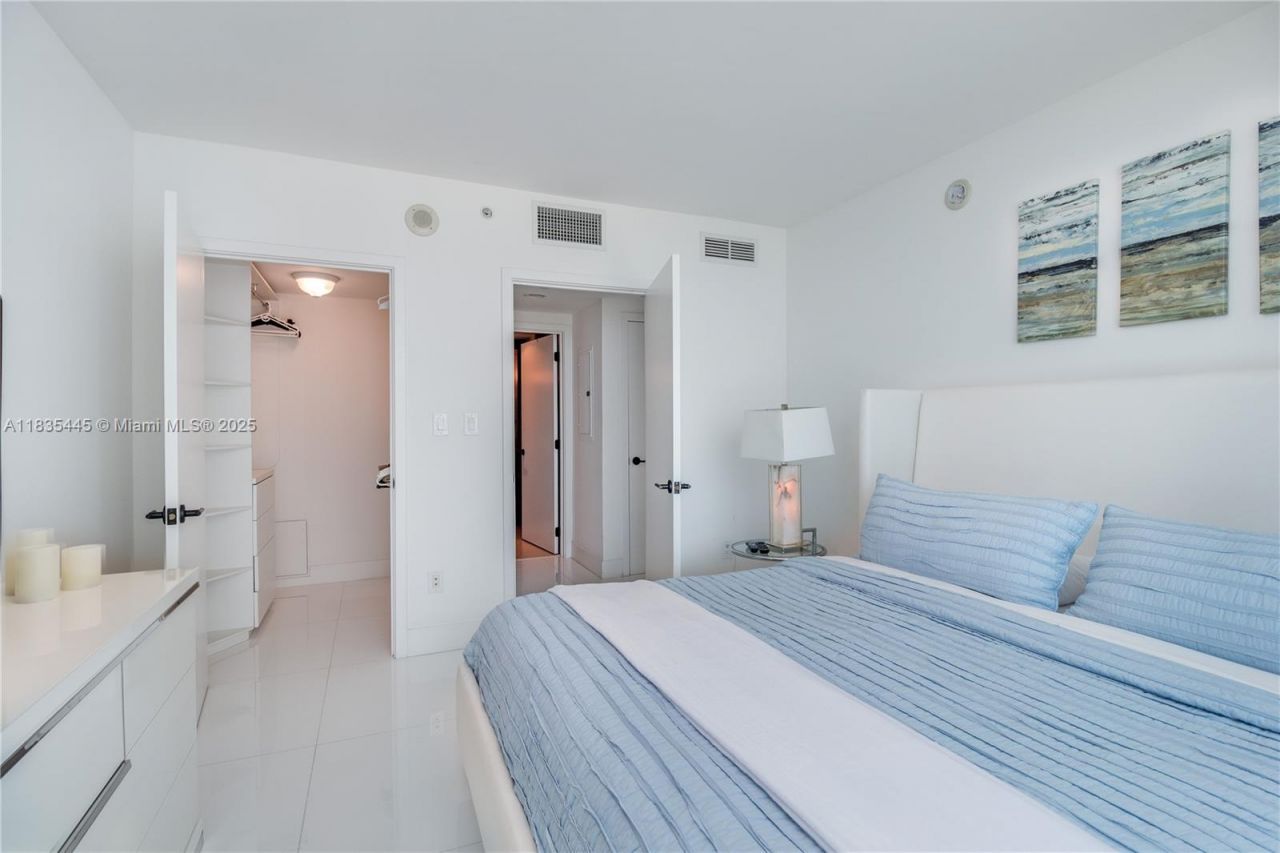 6801 Collins Ave, Unit 1415, Miami Beach, FL 33141 Photo