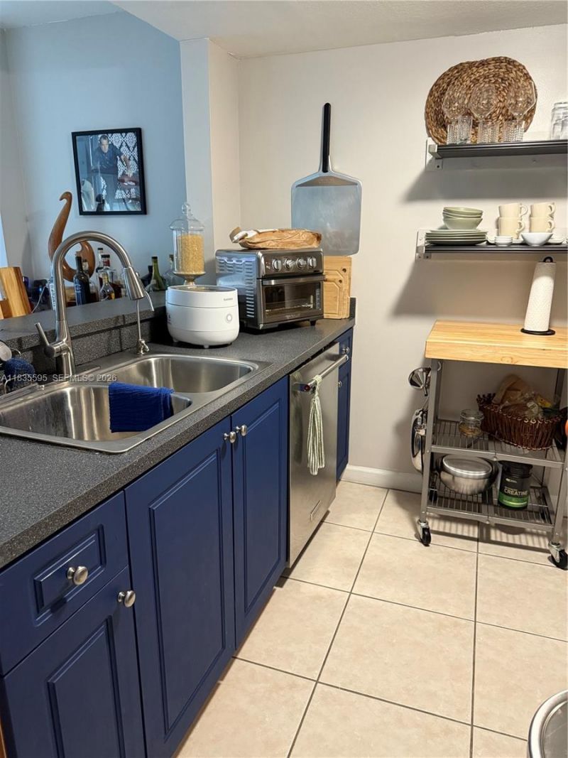 280 SW 20th Rd, Unit 404, Miami, FL 33129 Photo