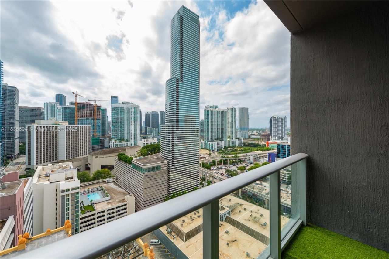 151 SE 1st St, Unit 2205, Miami, FL 33131 Photo