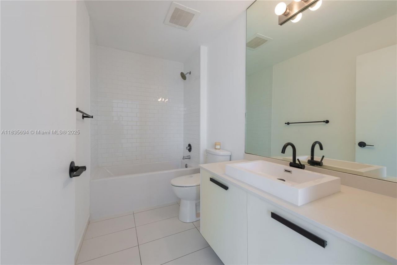 151 SE 1st St, Unit 2205, Miami, FL 33131 Photo