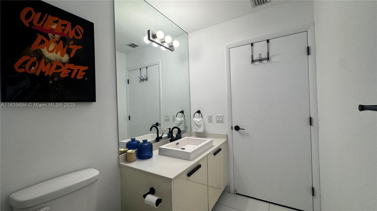 151 SE 1st St, Unit 2205, Miami, FL 33131 Photo