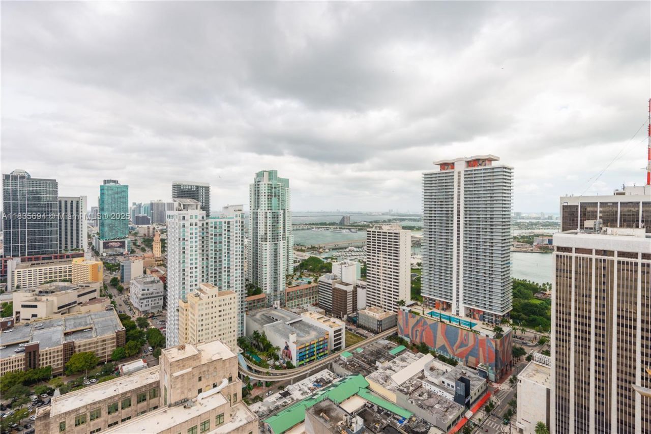 151 SE 1st St, Unit 2205, Miami, FL 33131 Photo