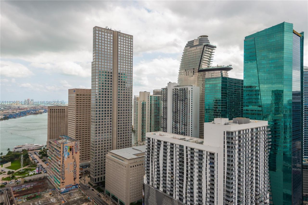 151 SE 1st St, Unit 2205, Miami, FL 33131 Photo