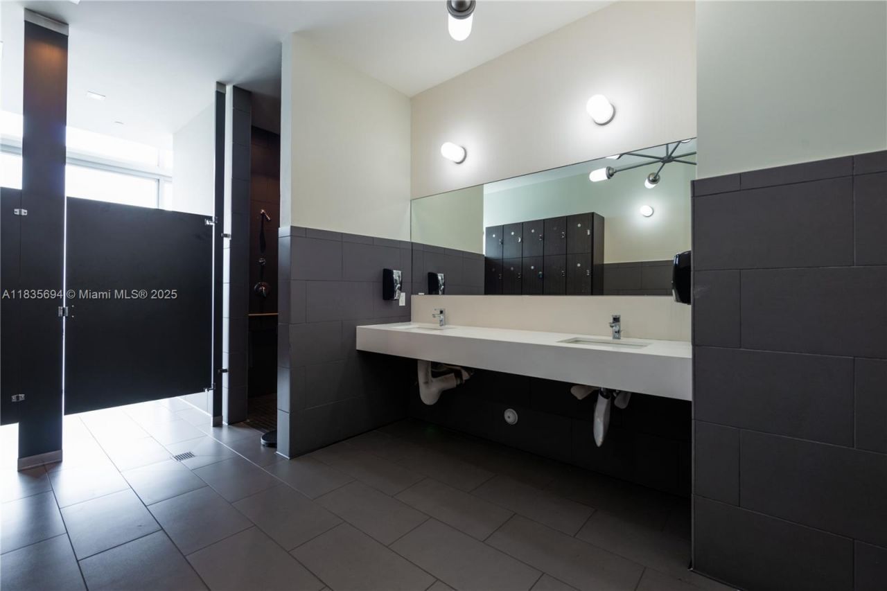 151 SE 1st St, Unit 2205, Miami, FL 33131 Photo