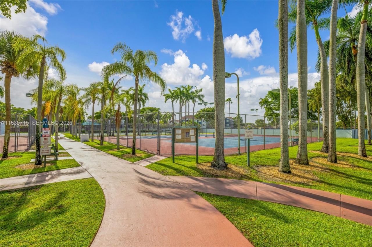 6637 NW 181st Ln, Hialeah, FL 33015 Photo