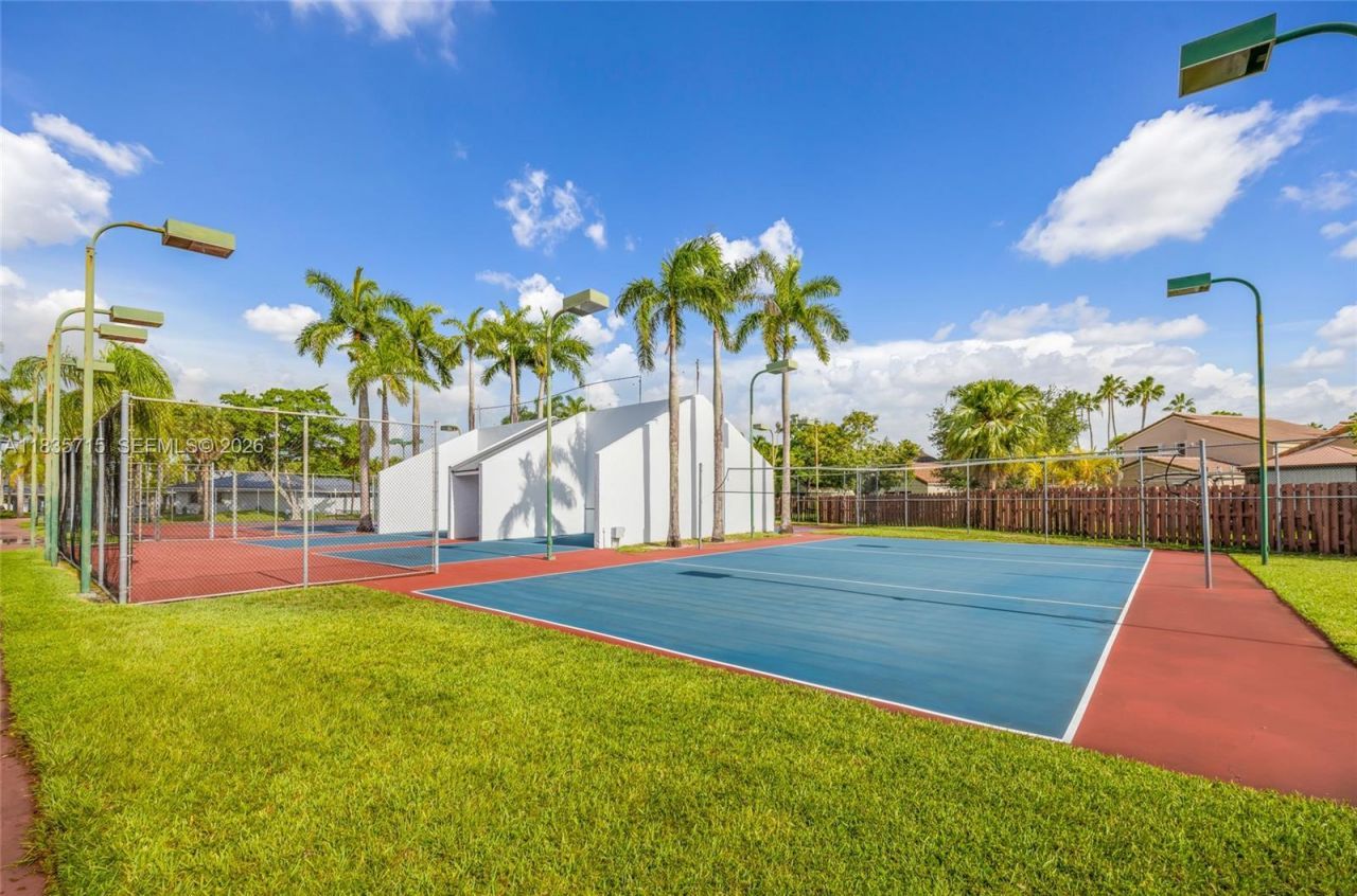 6637 NW 181st Ln, Hialeah, FL 33015 Photo