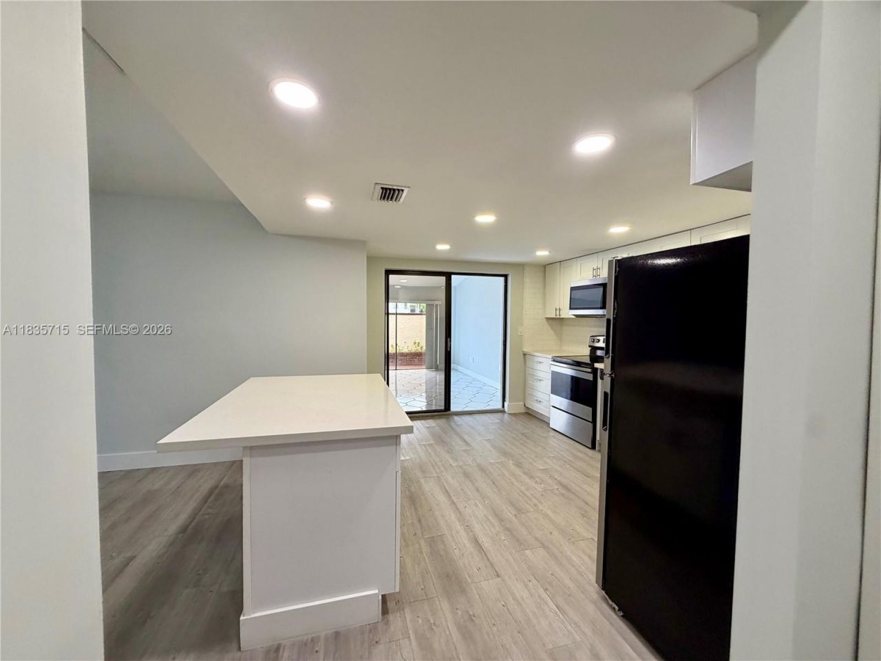 6637 NW 181st Ln, Hialeah, FL 33015 Photo