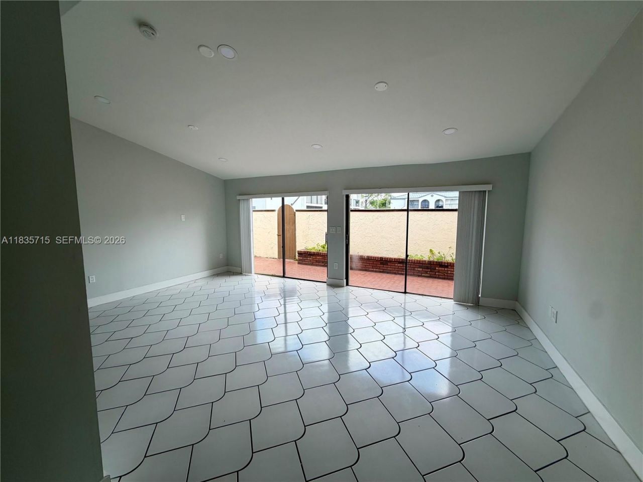 6637 NW 181st Ln, Hialeah, FL 33015 Photo