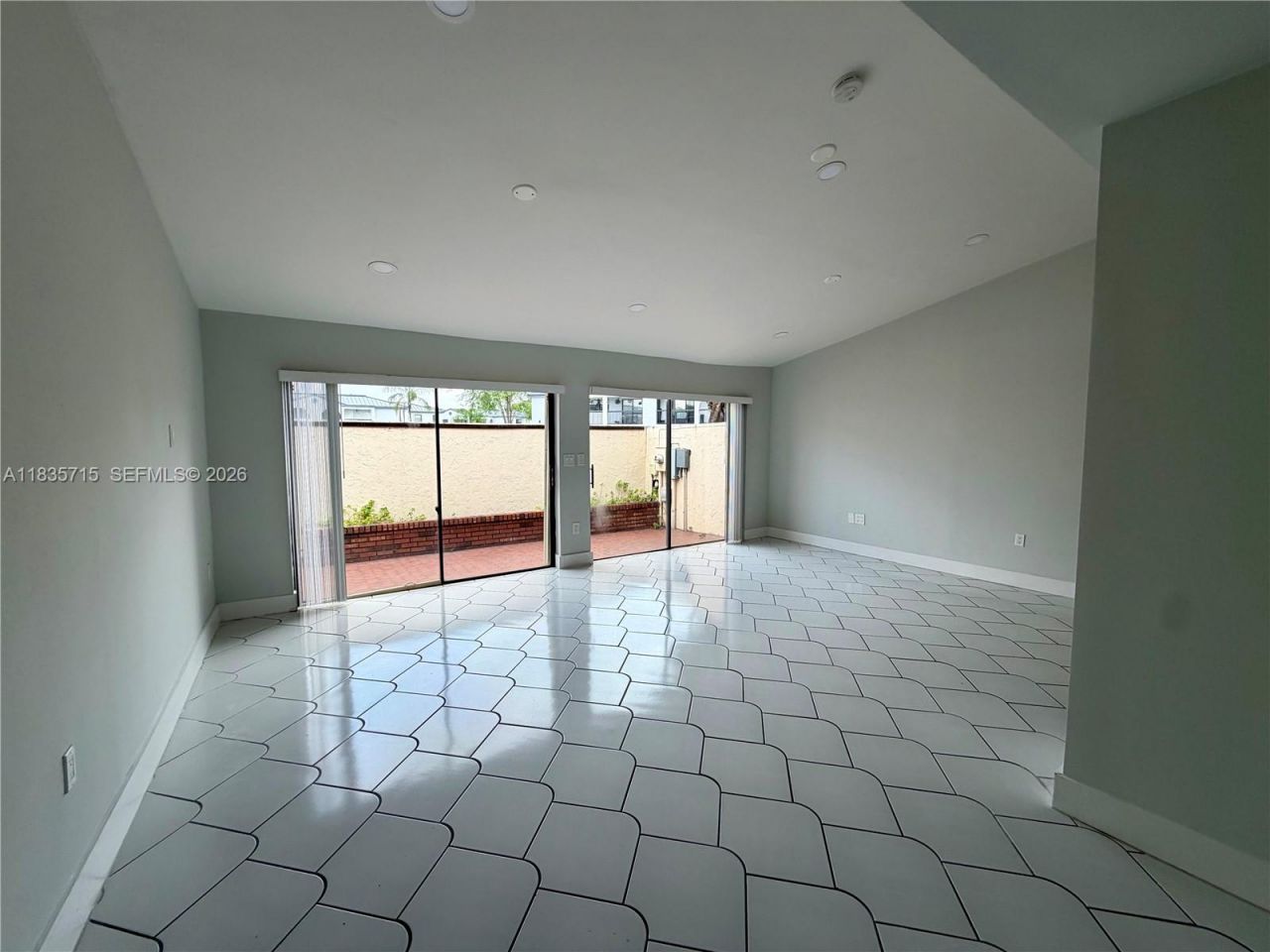 6637 NW 181st Ln, Hialeah, FL 33015 Photo