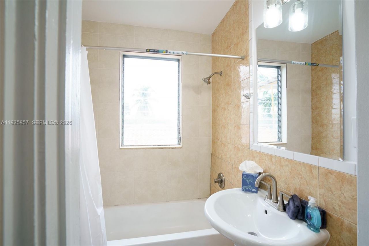 444 Ponce De Leon Blvd, Unit 7, Coral Gables, FL 33134 Photo