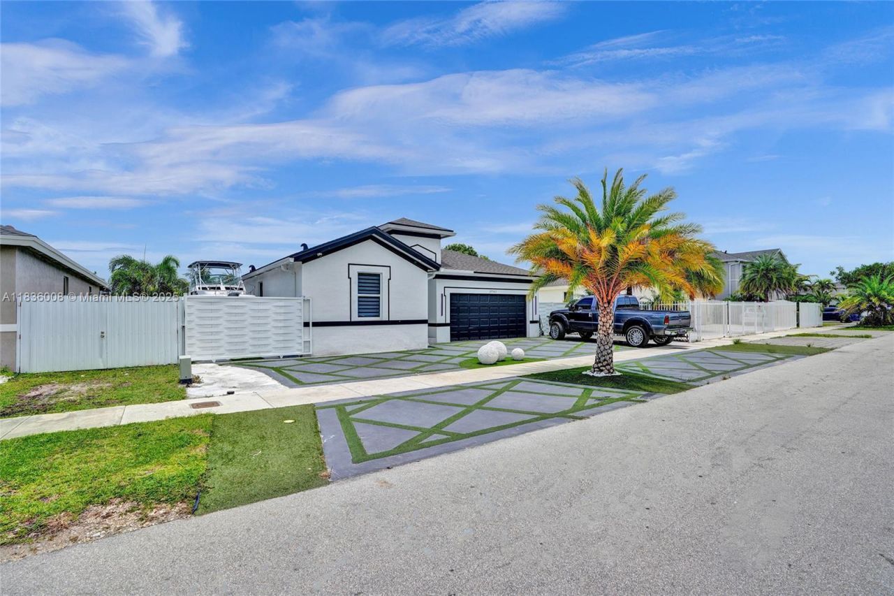 27563 SW 133rd Ave, Homestead, FL 33032 Photo