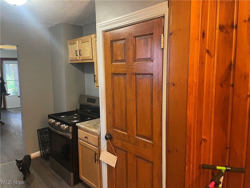 429 Gobel Avenue NE, Canton, OH 44704 Photo 9