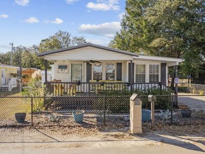 817 Wayne St., North Myrtle Beach, SC 29582